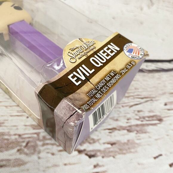 PEZ Snow White Evil Queen Funko Pop Candy Dispenser - Picture 3 of 5